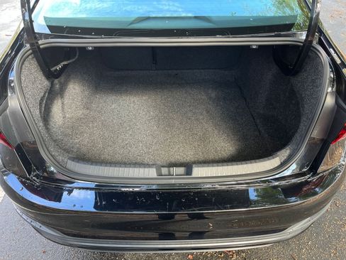 Used 2025 Volkswagen Jetta SE image 30