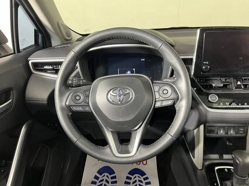 Used 2024 Toyota Corolla Cross XLE w/ Convenience Package AWD/4WD image 17