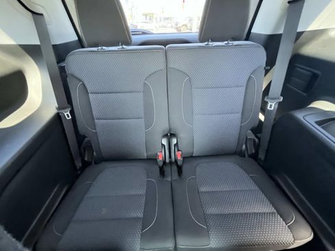 Certified 2023 GMC Acadia SLE w/ Driver Convenience Package image 15