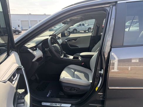 Used 2025 Toyota RAV4 Limited image 10
