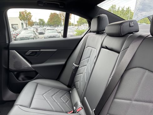 Used 2026 BMW i5 eDrive40 w/ M Sport Package image 33