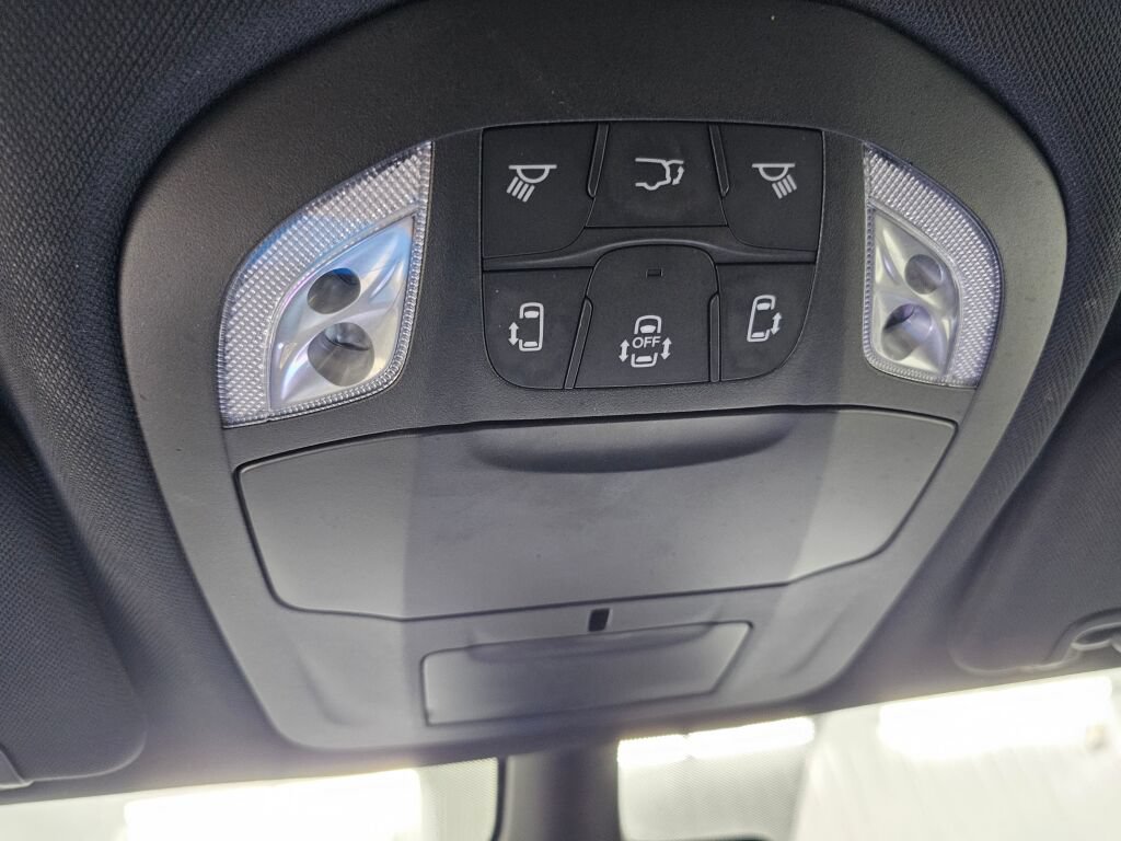 Used 2023 Chrysler Pacifica Touring FWD image 21