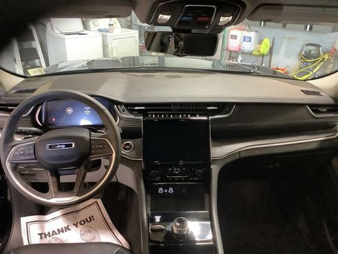 Certified 2023 Jeep Grand Cherokee Limited w/ Luxury Tech Group II AWD/4WD image 20