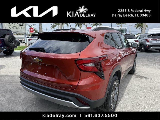 Used 2024 Chevrolet Trax LT FWD image 3