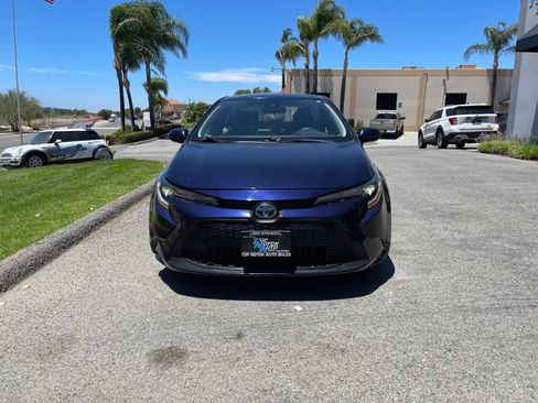 Used 2021 Toyota Corolla LE FWD image 2