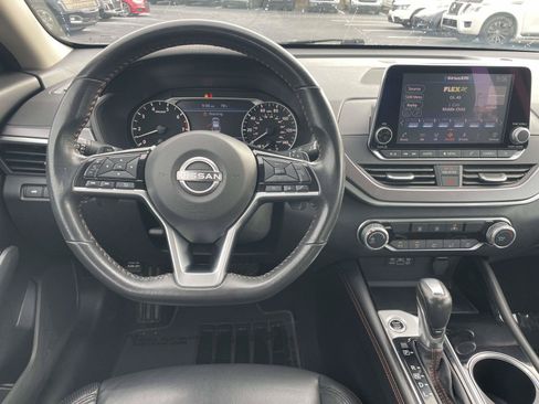 Used 2024 Nissan Altima 2.5 SR FWD image 14