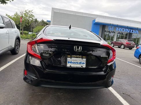 Used 2017 Honda Civic Touring image 5