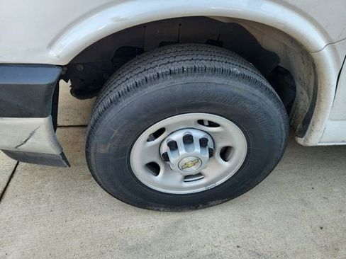 Used 2025 Chevrolet Express 3500 w/ Power Convenience Package image 9