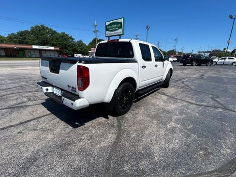 Used 2020 Nissan Frontier SV w/ Midnight Edition Floor Mats AWD/4WD image 5