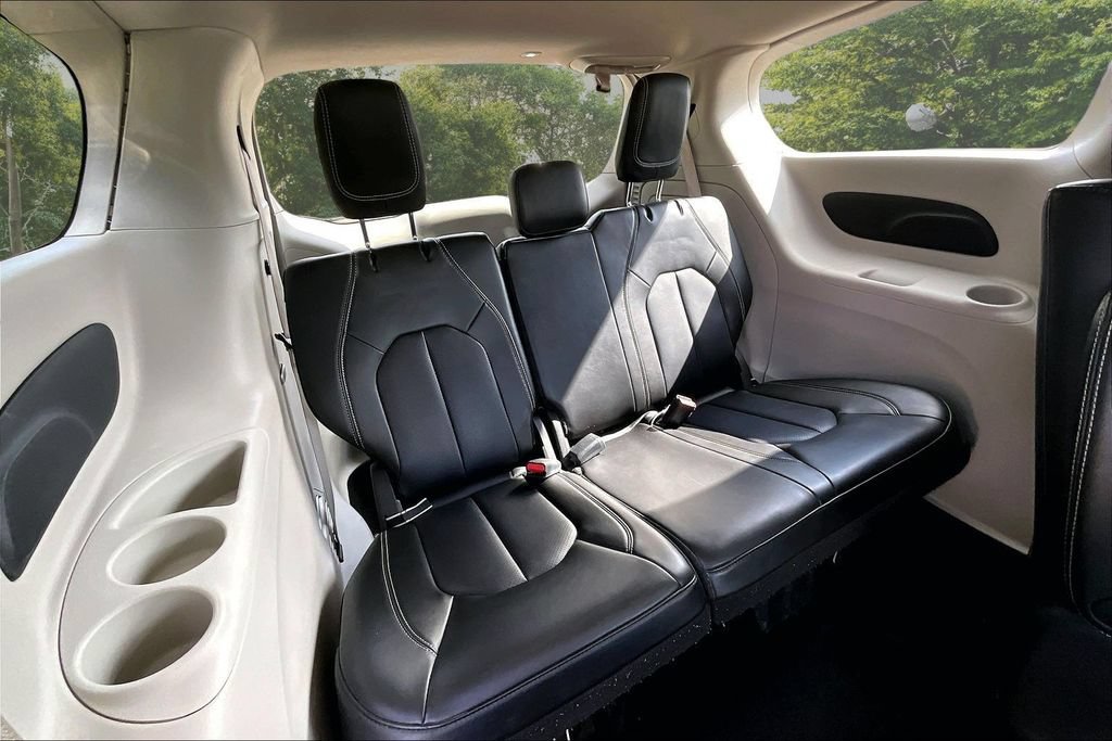 Used 2023 Chrysler Pacifica Touring-L FWD image 28