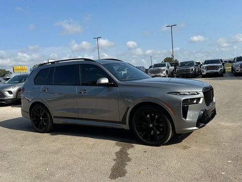 Used 2024 BMW X7 xDrive40i w/ M Sport Package AWD/4WD image 3