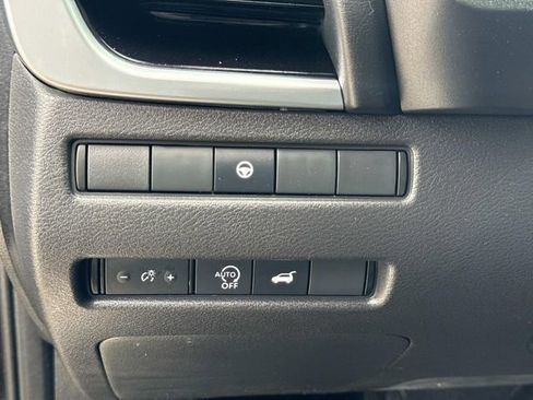 Used 2024 Nissan Rogue SL FWD image 28