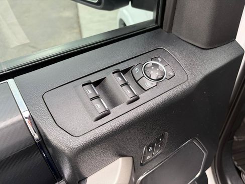 Used 2019 Ford F150 Lariat w/ Equipment Group 502A Luxury AWD/4WD image 10