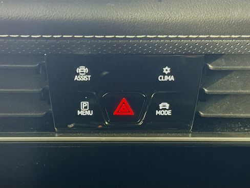 Used 2025 Volkswagen Atlas SE image 26