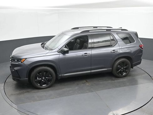 Used 2025 Honda Pilot Black Edition image 31