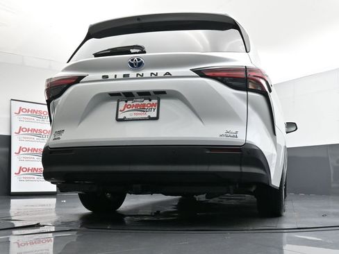 Used 2022 Toyota Sienna XLE image 23