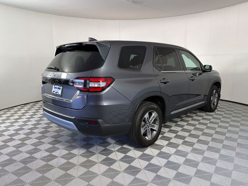Used 2025 Honda Pilot EX-L image 9