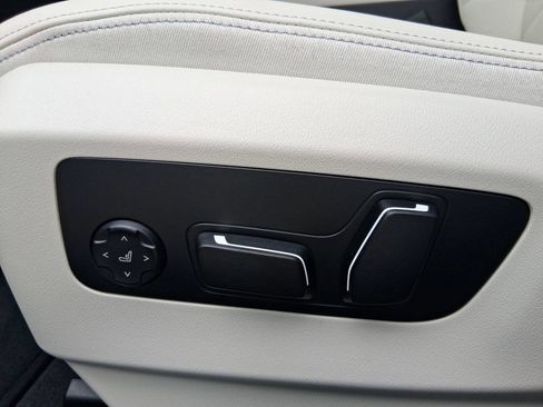Used 2026 BMW 530i w/ Premium Package RWD image 11