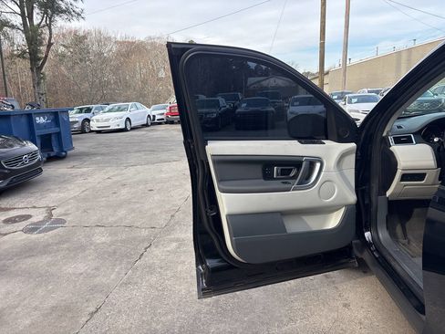 Used 2016 Land Rover Discovery Sport HSE image 8