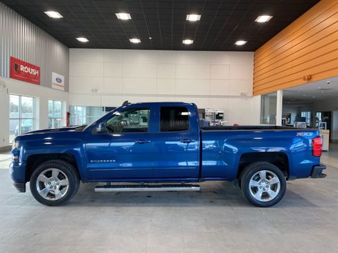 Used 2017 Chevrolet Silverado 1500 LT image 2