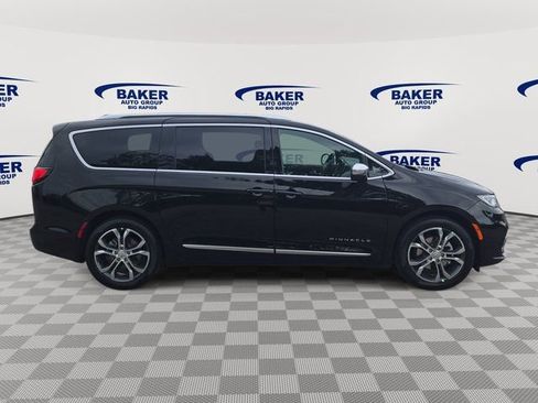 New 2026 Chrysler Pacifica Pinnacle w/ Trailer Tow Group FWD image 8