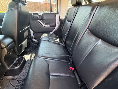 Used 2016 Jeep Wrangler Unlimited Rubicon w/ Connectivity Group image 24