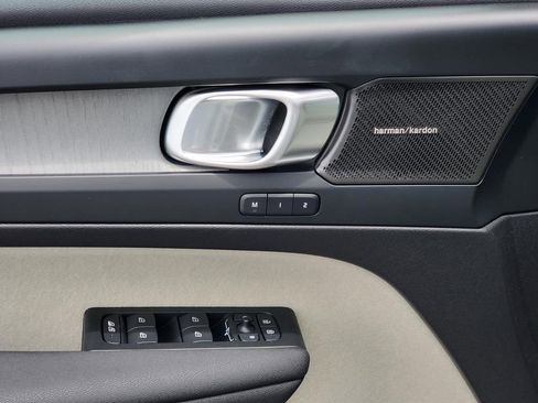 New 2026 Volvo XC40 B5 Ultra w/ Protection Package Premier image 4