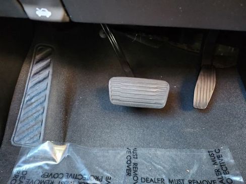 Used 2023 GMC Yukon XL SLT image 35