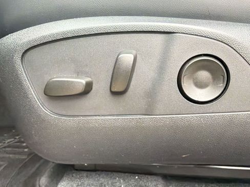 Used 2025 GMC Acadia Elevation w/ Elevation Premium Package image 13