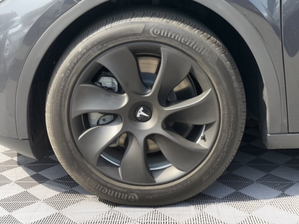 Used 2024 Tesla Model Y Long Range RWD image 13