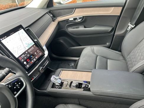 Used 2025 Volvo XC90 B5 Plus image 16