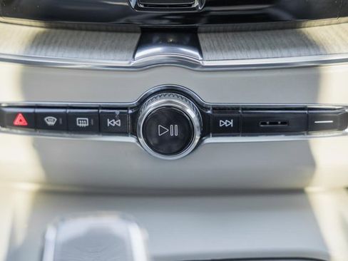 Certified 2022 Volvo XC60 B6 Inscription w/ Advanced Package image 23