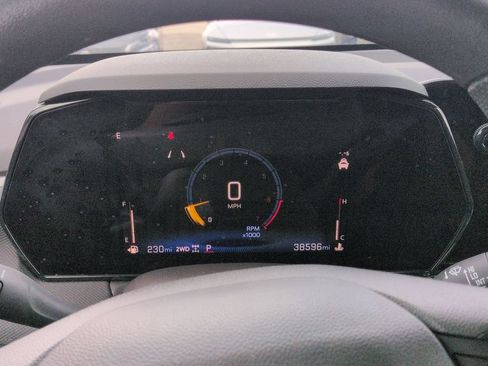 Used 2025 Chevrolet TrailBlazer LT AWD/4WD image 16