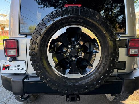 Used 2014 Jeep Wrangler Unlimited Sahara AWD/4WD image 14