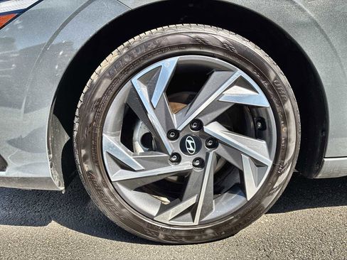 Used 2024 Hyundai Elantra Limited image 19