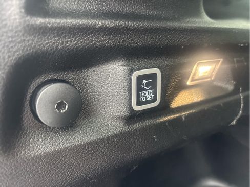 Used 2023 Jeep Grand Cherokee L Limited AWD/4WD image 16