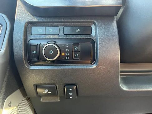 Used 2023 Ford F250 Lariat w/ Sport Appearance Package AWD/4WD image 38