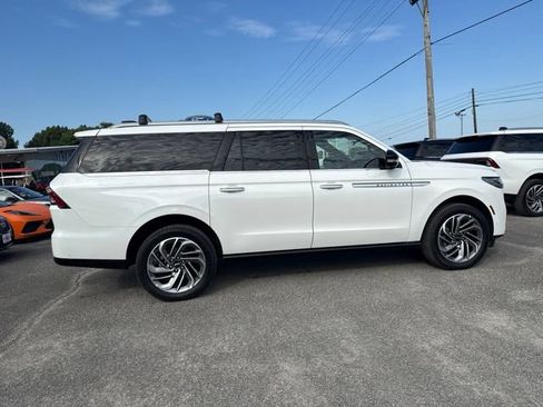 Used 2025 Lincoln Navigator L Reserve AWD/4WD image 22