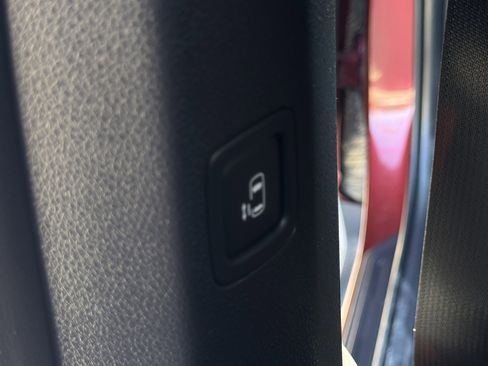 Used 2025 Kia Carnival EX image 15