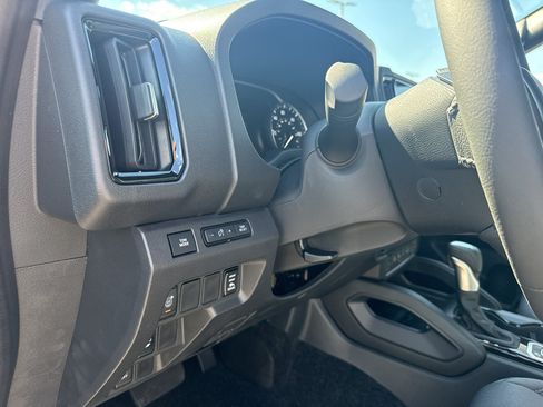 New 2026 Nissan Frontier SV w/ SV Convenience Package AWD/4WD image 15
