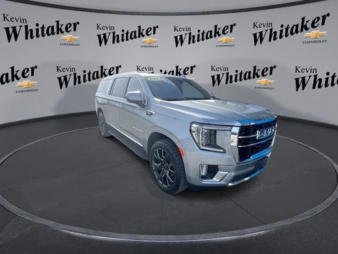 Used 2024 GMC Yukon XL SLT image 2