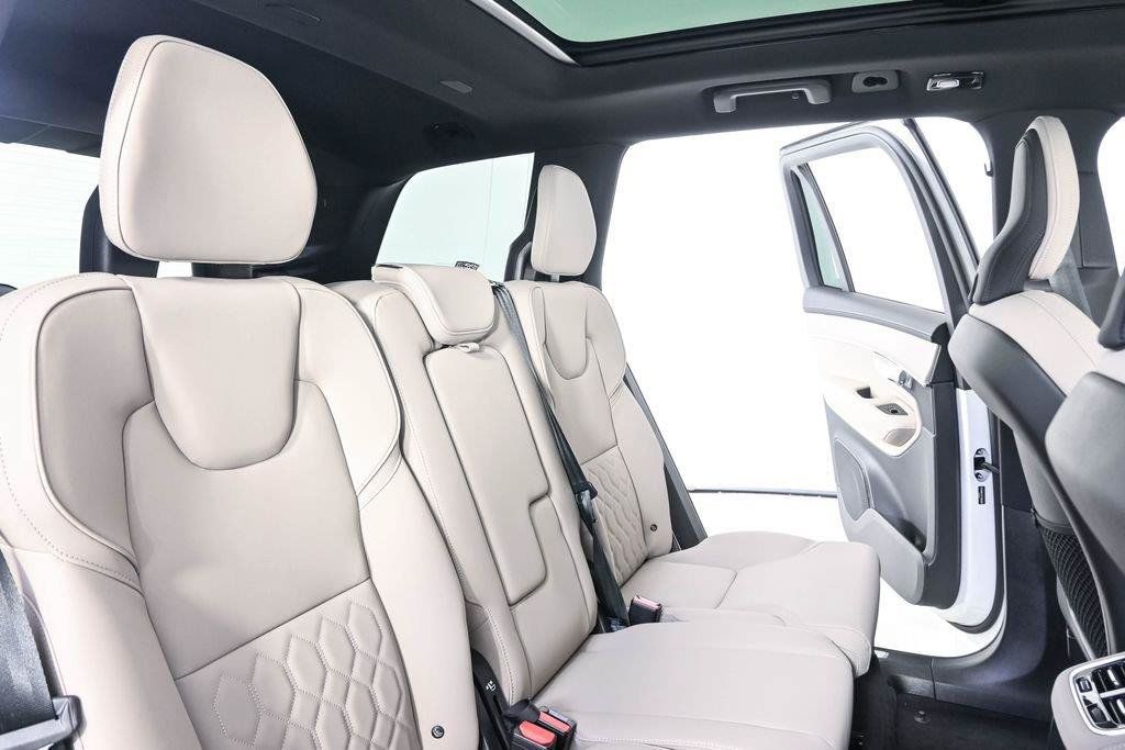 New 2026 Volvo XC90 T8 Core w/ Protection Package AWD/4WD image 20