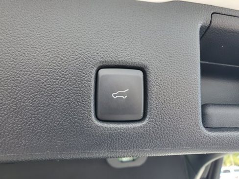 Used 2021 Ford Escape SE w/ SE Sport Appearance Package FWD image 6