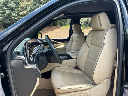 Used 2022 Cadillac Escalade Premium Luxury w/ Performance Package AWD/4WD image 39