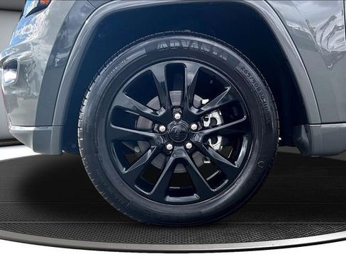 Used 2020 Jeep Grand Cherokee Altitude AWD/4WD image 33