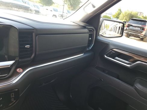 Used 2025 Chevrolet Silverado 1500 LT RWD image 26
