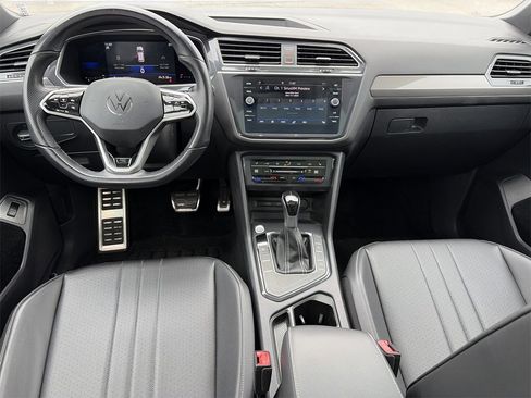 Used 2022 Volkswagen Tiguan SE R-Line image 2