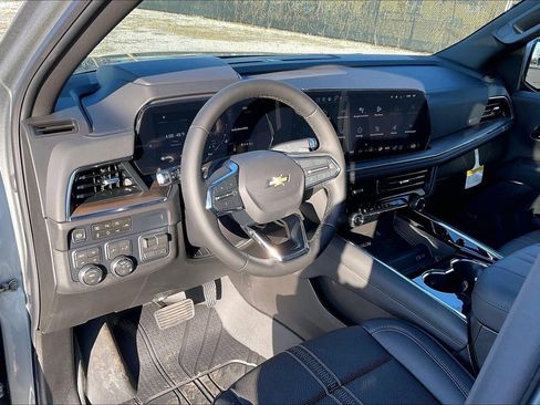 New 2026 Chevrolet Suburban High Country image 7