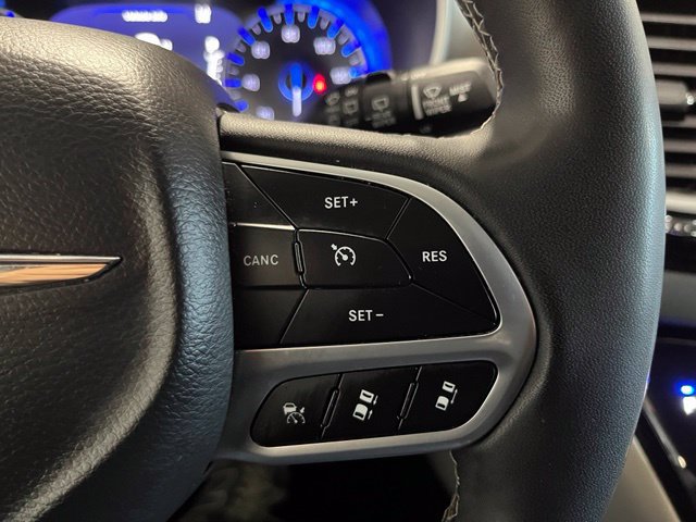 Used 2024 Chrysler Pacifica Touring-L FWD image 23