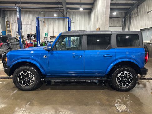 Used 2024 Ford Bronco Outer Banks image 3